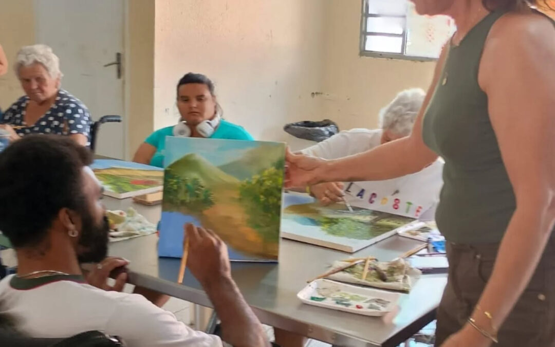 Artesanato com propósito: criatividade e bem-estar para nossos assistidos