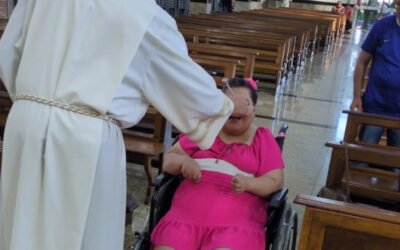 Assistidos participam de missa na Igreja São Benedito